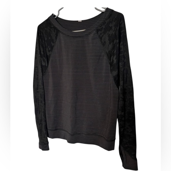 LULULEMON Long Sleeve Striped
Camouflage Run for Days Long Sleeve Shirt Medium - Picture 6 of 11